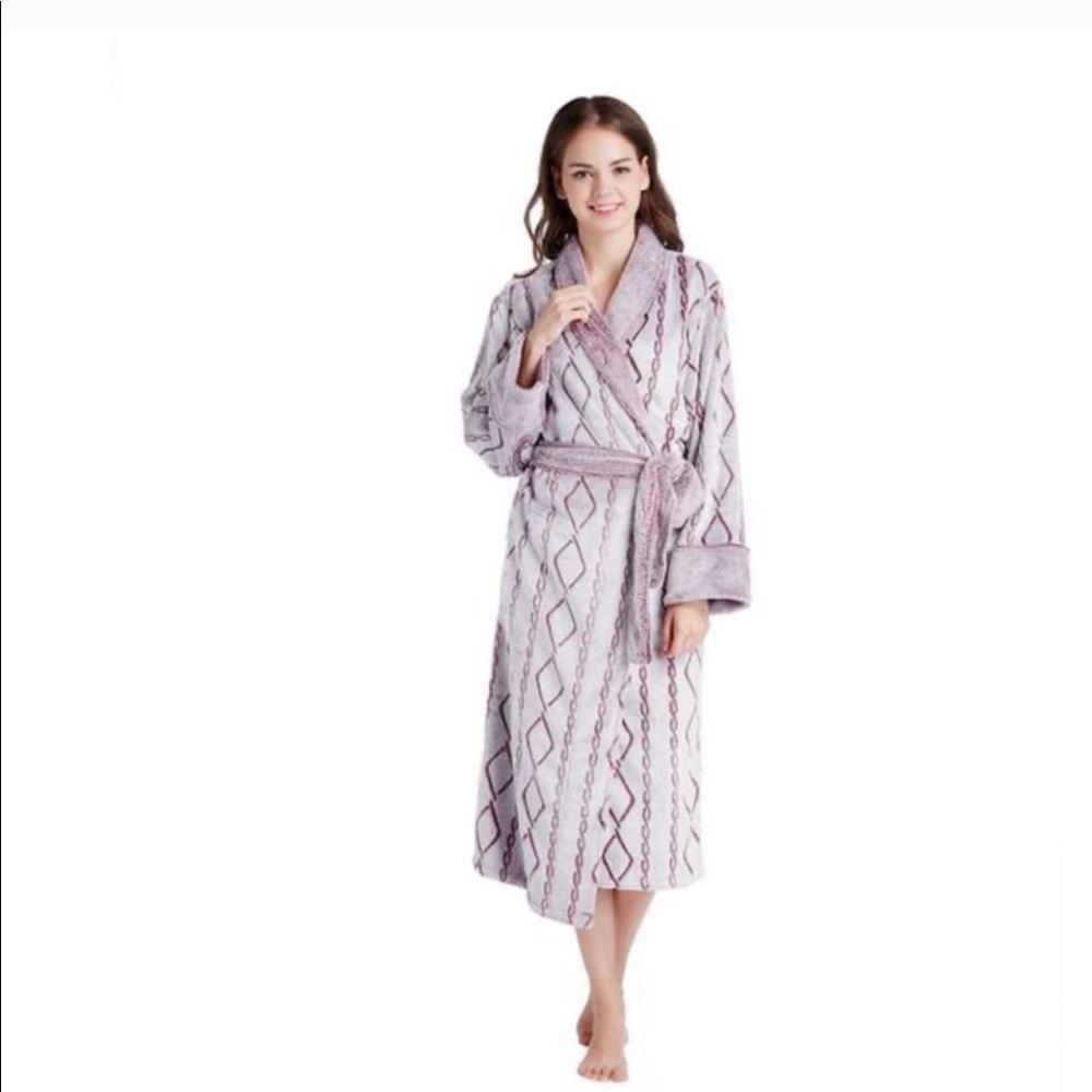 Ink and Ivy lilac patterned plush robe NWOT